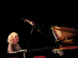 Пијанизми Балкана – Гулсин Онај