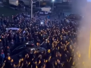 Навијачи Партизана испред "Београдске арене" пружили подршку Обрадовићу, прекинут тренинг кошаркаша