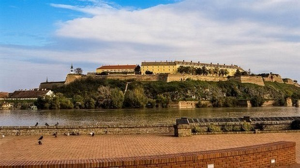 На три воде: Јутарњи програм из три студија