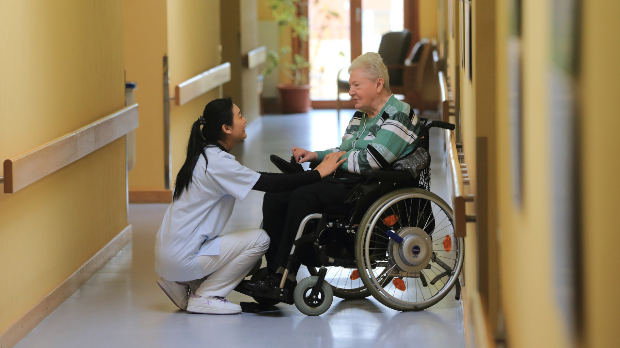 Да ли је Немачка заиста рај за медицинске сестре из иностранства – долази их стотине хиљада, а колико остане