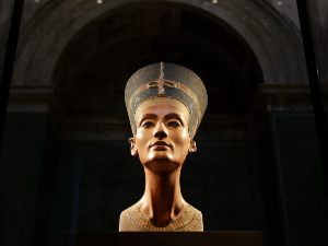 Историчари тврде: Нефертити треба да се врати Египту
