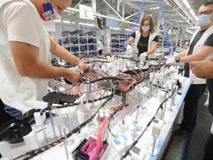 Субвенције на раскршћу: Зашто све више страних фабрика затвара погоне у Србији