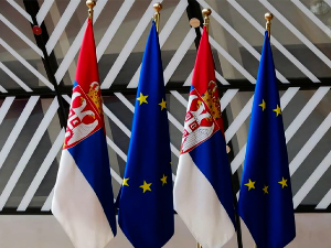 Јоксимовић: ЕУ воли штребере, Црна Гора и Албанија фаворити; Зечевић: Србији шанса уз санкције Русији