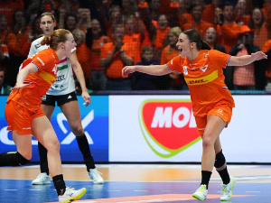 Рукометашице Холандије уз домаћи терен отписале Мађарице и стигле до полуфинала Светског првенства