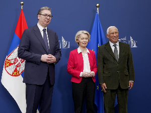 Вучић у Бриселу на радној вечери са Фон дер Лајеновом и Костом