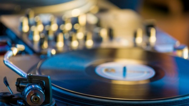 Игла на винилу : Има Сумак