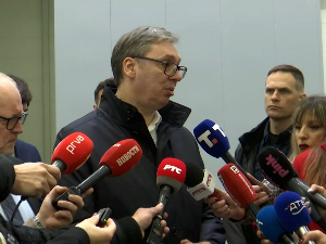 Вучић наставио посету Нишу обиласком касарне  ''Мија Станимировић''