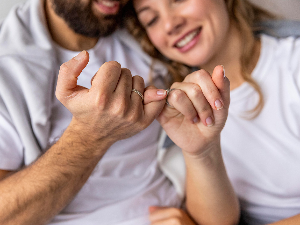На табели моногамије, људи су изнад мерката, али испод даброва