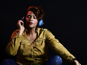 Ново истраживање: Текстови музичких хитова све пунији негативног и стресног садржаја