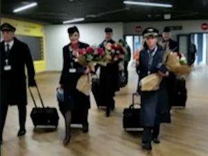 Милионити лет Ер Србије уз аплауз путника – како изгледа радни дан контролора лета и  посаде авиона