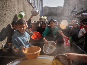 Лекари без граница: Бебе и деца умиру од хладноће у Гази, Израел да омогући помоћ