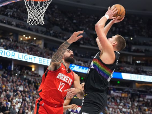 Јокић није могао сам, Хјустон тројкама победио Нагетсе у "Бол арени"