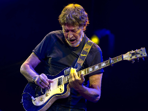 Крис Ријa, Пол Сајмон, Кет Стивенс, Здравко Чолић, Рани мраз, Златко Пејаковић...