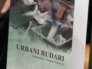 Између Закона и праксе