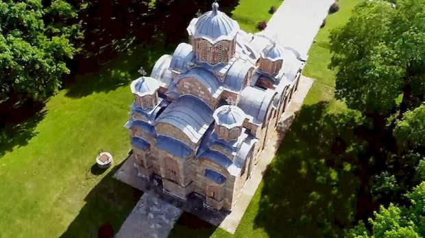 На три воде: Јутарњи програм из три студија