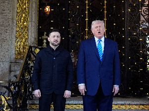 Трамп разговарао с Путином, почео састанак са Зеленским