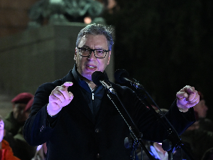 Вучић се захвалио окупљенима испред Дома Народне скупштине, почиње уклањање шатора