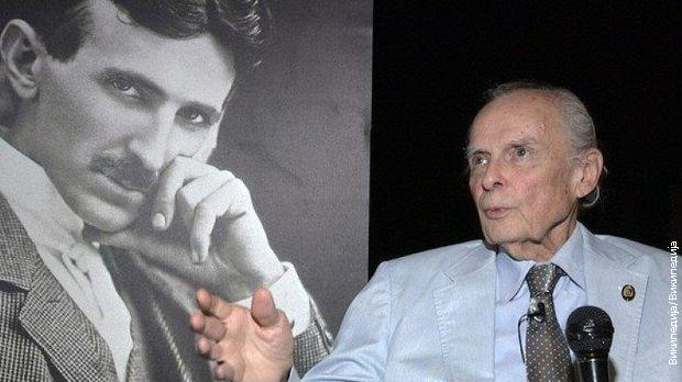 Образовно огледало: Теслин унук (R)