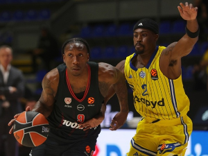 Растали се Олимпијакос и Сејбен Ли