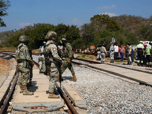 Железничка несрећа у Мексику – 13 људи погинуло, скоро 100 повређених