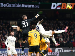 Нотингем савладао Вулвсе у дуелу вредном шест бодова, Арсенал рутински са Брентфордом