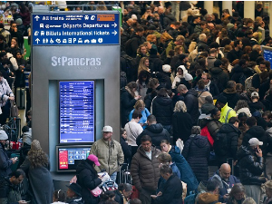 Тунел испод Ламанша после обустављања саобраћаја делимично отворен, саветовано путницима да одложе путовање