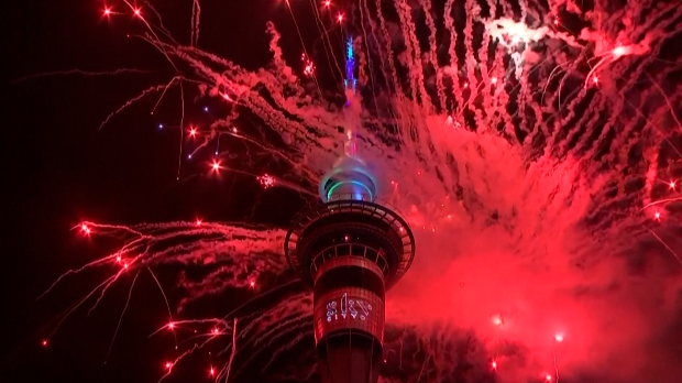 Свет дочекује Нову годину – Кирибати први закорачили у 2026, ватромет у Окланду