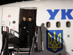 Медији: Авион са Зеленским пратили непознати војни дронови; "Духови" погодили руски "миг 29" на Криму