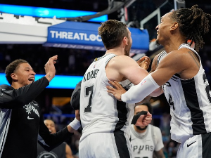 Блокада Корнеа за победу, Сан Антонио избегао продужетак у Орланду