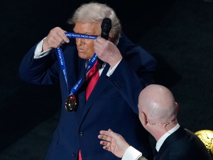  Доналд Трамп добио Фифиног "Нобела" за мир 