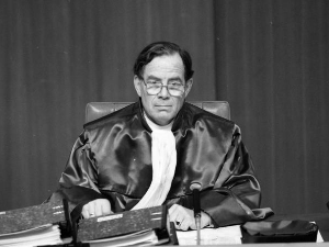  Ернст Волфганг Бекенферде: Слика човека у праву (1)