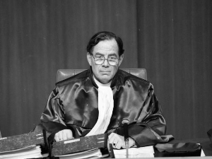 Ернст Волфганг Бекенферде: Слика човека у праву (2)