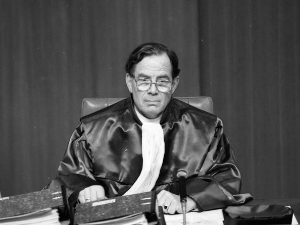  Ернст Волфганг Бекенферде: Слика човека у праву (3)