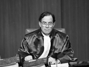 Ернст Волфганг Бекенферде: Слика човека у праву (5)