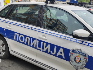 Пресретачи код Сремске Митровице зауставили двојицу страних  држављана, возили 240 километара на сат