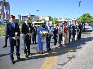 Марта Кос у Новом Саду – одала пошту страдалима, састала се са студентима 