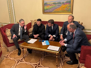 Зеленски и "коалиција вољних" разговарала телефоном са Трампом о примирју; Москва: Украјинци покушавају да пробију границу