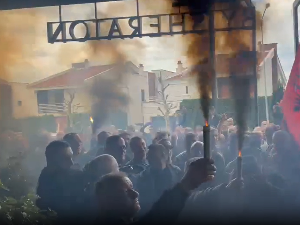 Бакље и протести у Приштини - отказана конференција председнице Специјалног суда у Хагу 