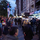 Протест код штандa СНС-а у Новом Саду - увреде, јаја и кордон полиције