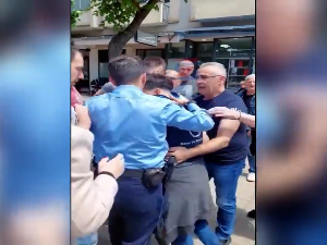 Ситуација у Митровици и даље напета; Срби траже правду за нападнутог матуранта