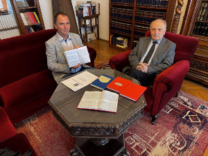Академик Миро Вуксановић предао Адлигату вредне рукописе, дела и признања