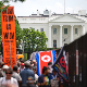 Масовни протести против Трампа – рођенданска "честитка" за предсeдника САД