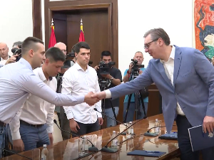 Вучић замолио студенте који се противе блокадама да не ступају у штрајк глађу