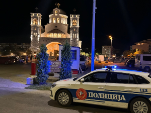 Жена аутомобилом пробила рампу и покосила људе испред храма Христовог васкрсењау у Подгорици