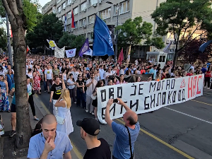 Протест испред Председништва због претученог колеге - "Ово није низ инцидената, већ систем"