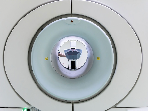 Преминуо мушкарац кога је због ланца око врата усисао апарат за магнетну резонанцу