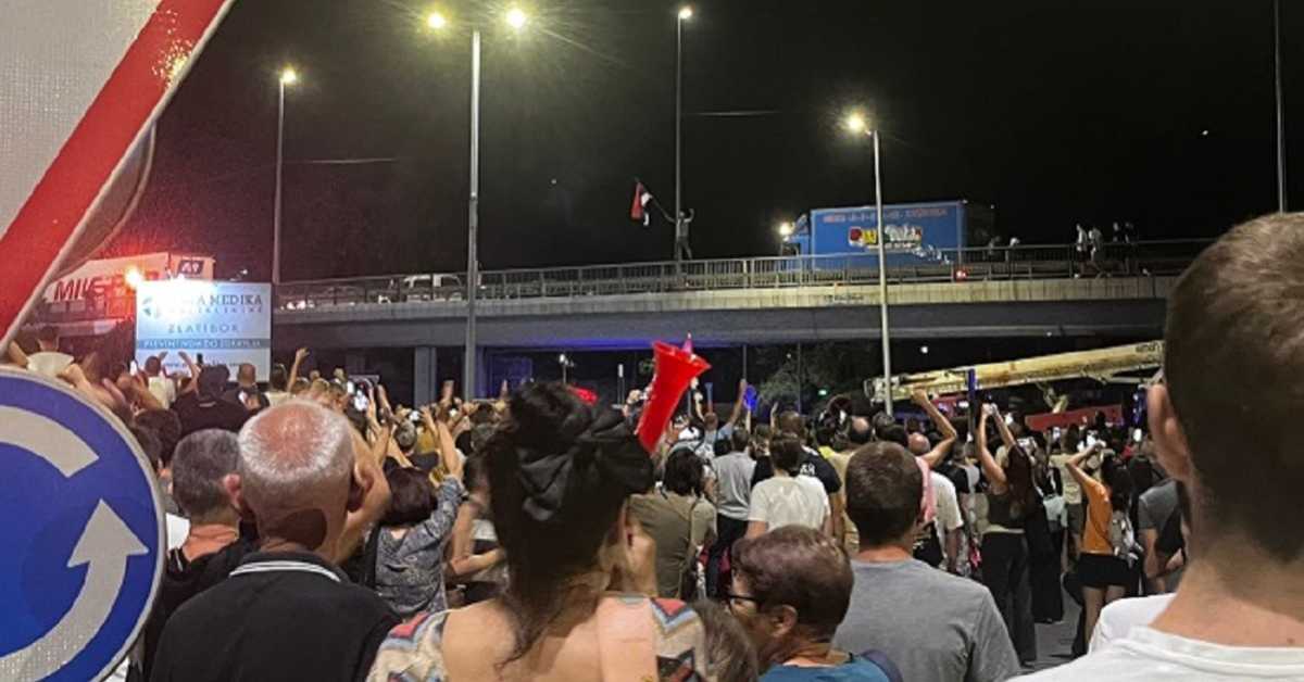 Саобраћај у Београду углавном проходан, протести на неколико раскрсница; одблокирана магистрала Ужице–Златибор