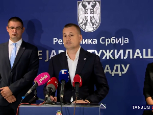Стефановић: Очекујем од полиције хитну идентификацију насилника, хапшење и привођење тужилаштвима