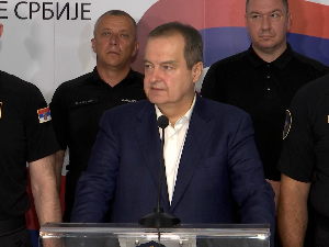 Дачић: Напад на полицију намеран, бруталан и масован, приведене 114 особе