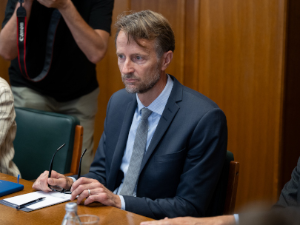 Фон Бекерат: Смањити тензије, избећи сваки облик насиља у Србији